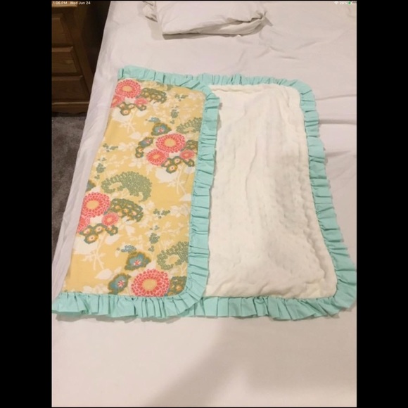 Custom made nursery bedding - Picture 2 of 4